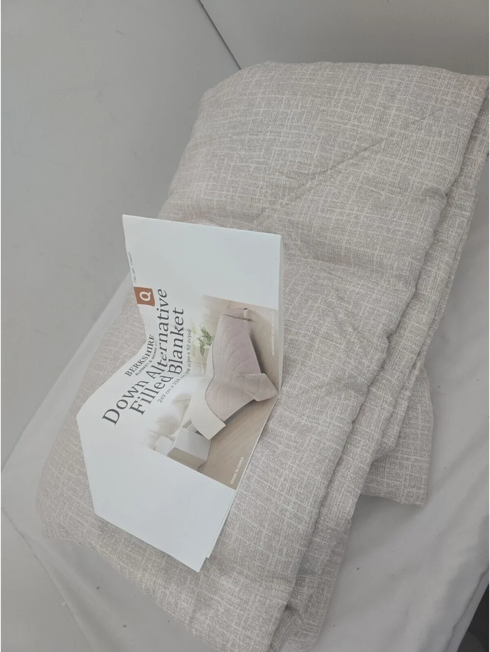 Berkshire Queen Down Alternative Filled Blanket 98 x 92 Beige 100% Polyester